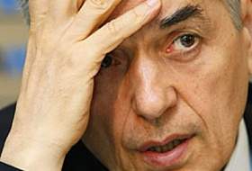 Глава Роспотребнадзора Онищенко: Россияне пьют грязную и очень грязную воду. 80% болезней в стране от «грязной воды».