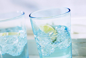 Hесколько причин, по которым мы должны пить воду, чтобы помочь своему телу