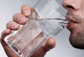 Информация от кардиолога! Стакан воды на ночь позволяет избежать инсульта и сердечного приступа.