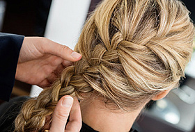 Медики рассказали, как окрашивание волос связано с заболеванием раком