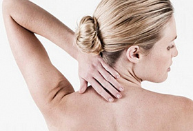 Упражнения йоги, которые помогут при боли в шее